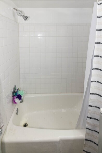 More Photos Of 3809 Clarks Ln, Baltimore Apartments For Sale