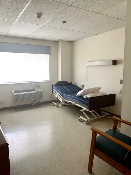 More Photos Of 500 6th Ave, Mendota Skilled Nursing Facility For Lease