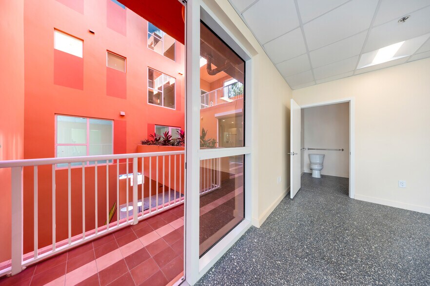 More Photos Of 123 NW 14th st, Miami Flex For Lease