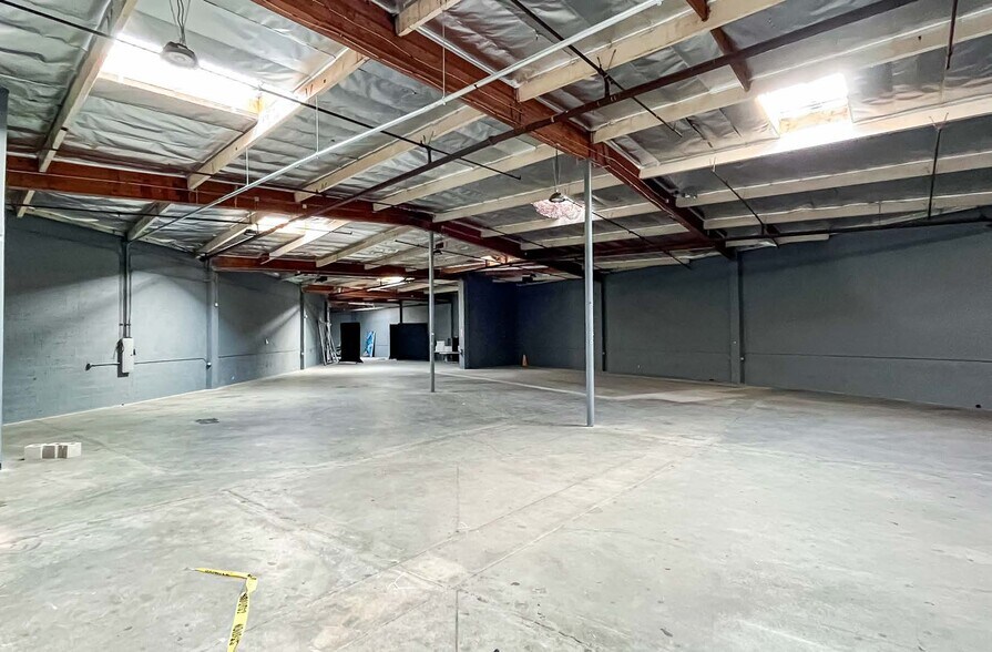 More Photos Of 3690 Noakes St, Los Angeles Manufacturing For Sale