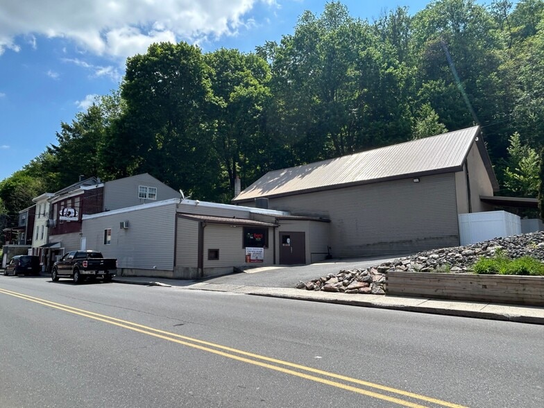 More Photos Of 337 Peacock St, Pottsville General Retail For Sale