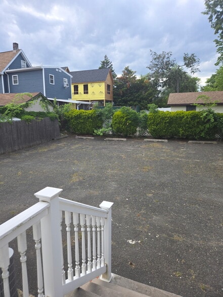 More Photos Of 7247 Amboy Rd, Staten Island Office Residential For Lease