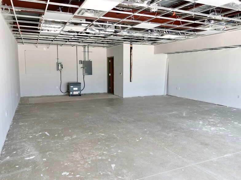 More Photos Of 2651 University ave, Georgetown Storefront Retail Office For Lease