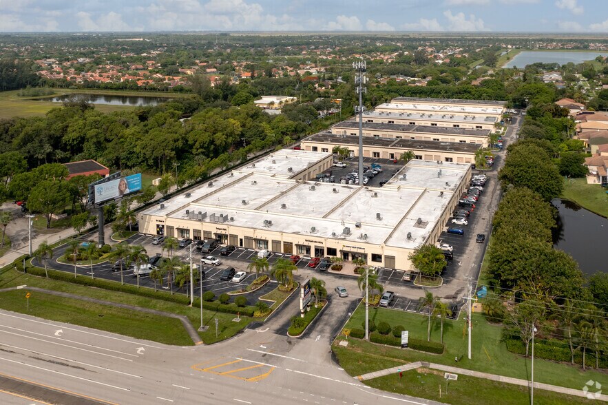Primary Photo Of 10018 Spanish Isle Blvd, Boca Raton Warehouse For Lease