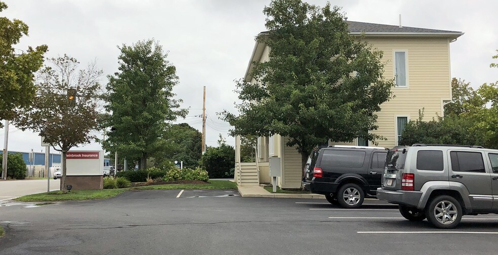 More Photos Of 129 Airport Rd, Hyannis Loft Creative Space For Lease