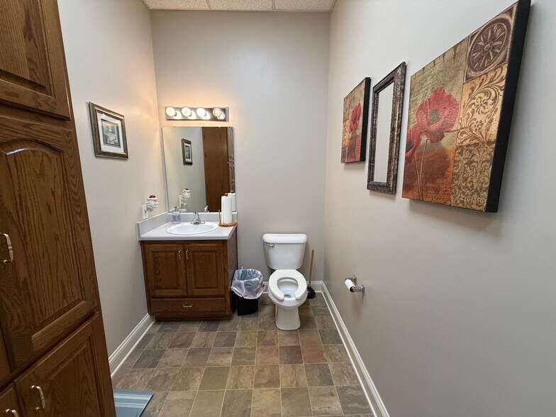 More Photos Of 1905-1909 Bragg Blvd, Fayetteville Office For Lease