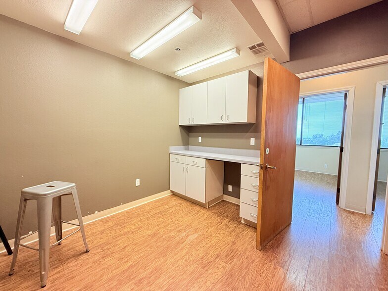 More Photos Of 127 Hospital Dr, Vallejo Medical For Lease