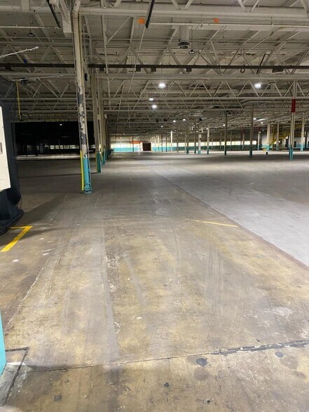 More Photos Of 1601 General Electric Rd, Bloomington Warehouse For Lease