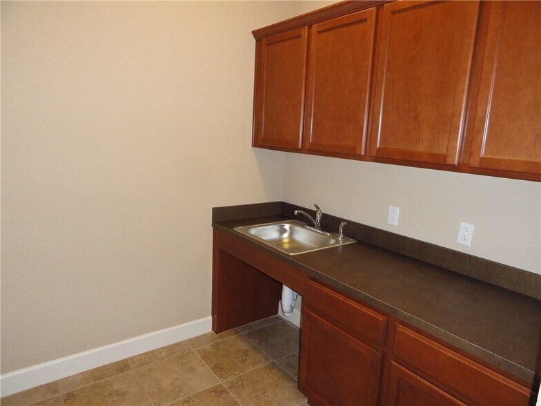 More Photos Of 2301 S Bagdad Rd, Cedar Park Medical For Sale