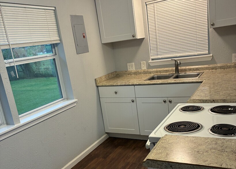 More Photos Of 18023 Dace Rd, Alvin Flex For Lease