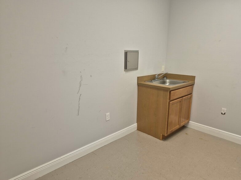 More Photos Of 2104 Del Prado Blvd S, Cape Coral Unknown For Lease