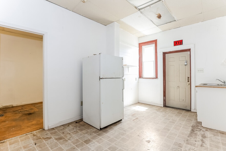 More Photos Of 50 N 4th St, Columbia Storefront Retail Residential For Lease