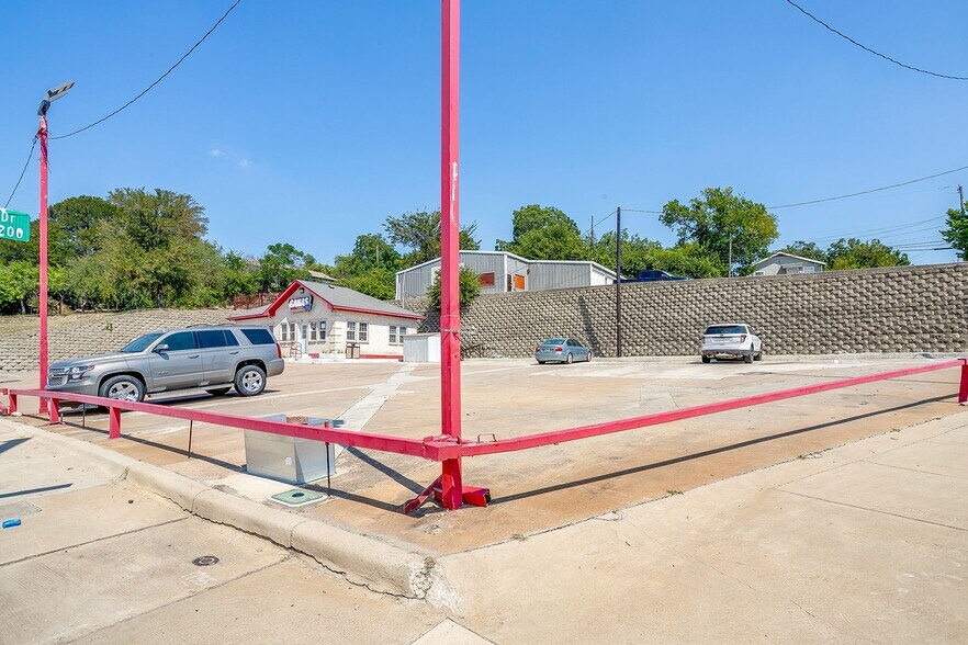 More Photos Of 1300 Jacksboro Hwy, Fort Worth Auto Dealership For Sale