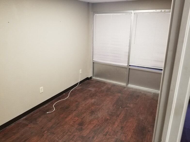 More Photos Of 3018-3030 Epperly Dr, Oklahoma City General Retail For Lease