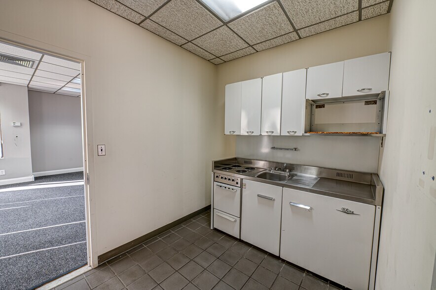 More Photos Of 1800 Ocean Ave, Ronkonkoma Light Distribution For Lease