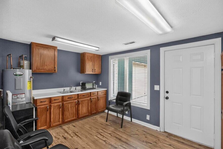 More Photos Of 223 Connell St, Goodlettsville Office For Lease