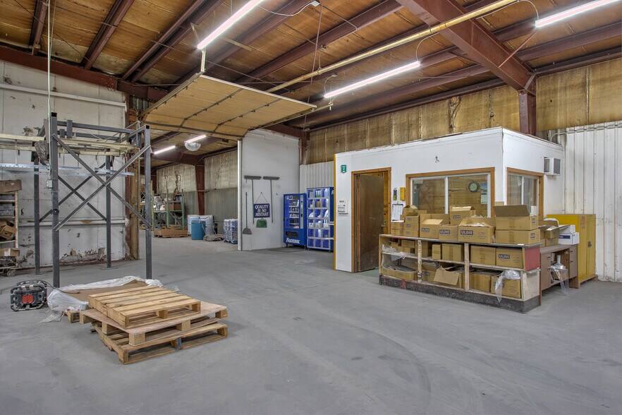 More Photos Of 106 Dunn Ave N, Hinckley Industrial For Sale