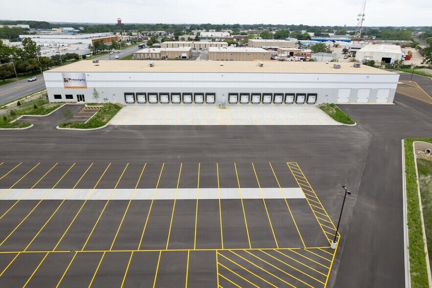 More Photos Of 3600 W 127th St, Alsip Truck Terminal For Lease