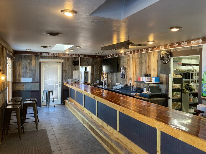 More Photos Of 1012 Main St, Beaver Bay Bar For Sale