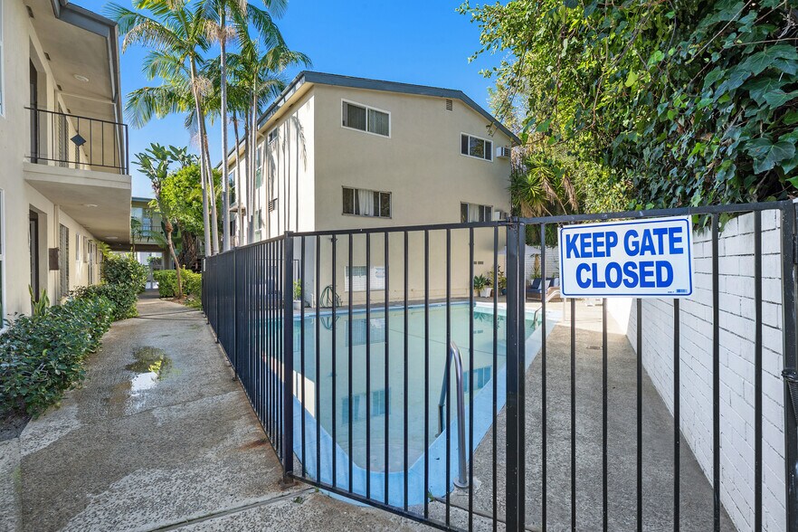 More Photos Of 3410 Club Dr, Los Angeles Apartments For Sale