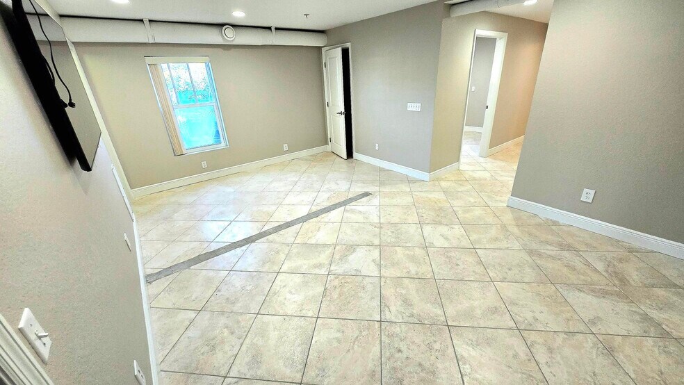 More Photos Of 317 W Pine Ave, Anna Maria Storefront Retail Residential For Lease