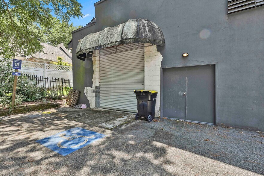 More Photos Of 147 Jackson St, Newnan Freestanding For Lease
