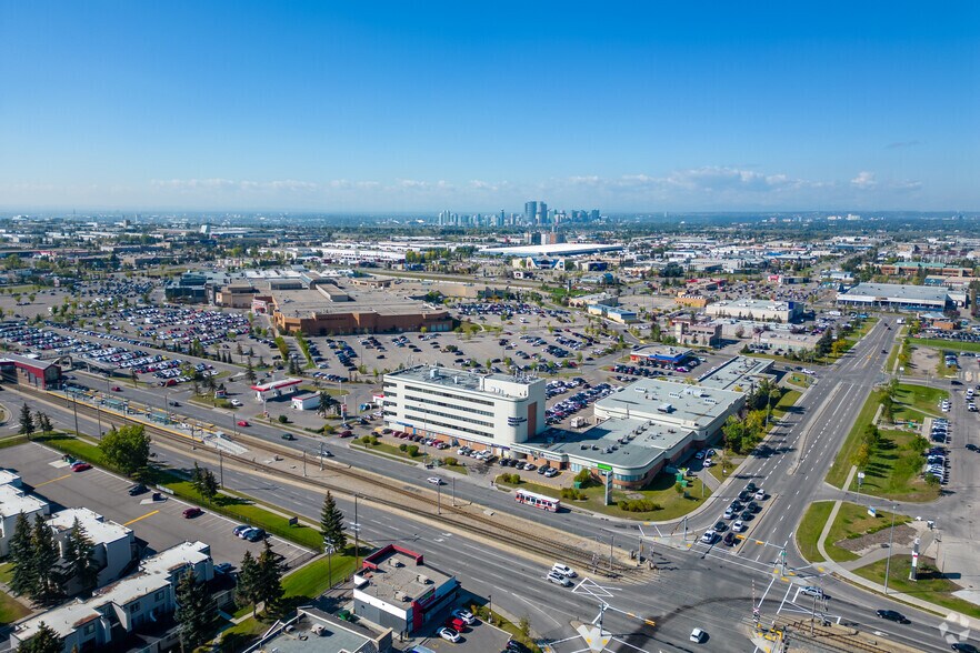 More Photos Of 2675 36th St NE, Calgary Medical For Lease