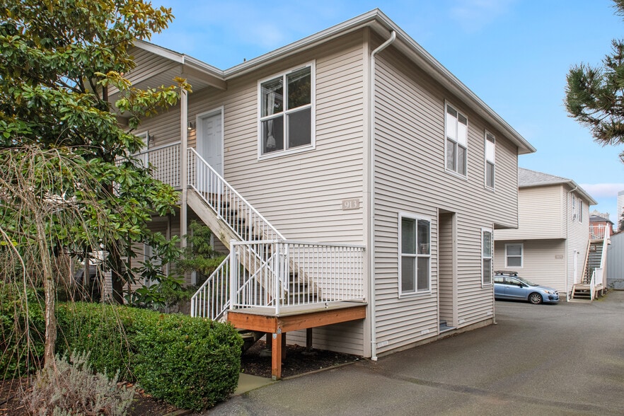 More Photos Of 913 13th Ave, Seattle Apartments For Sale