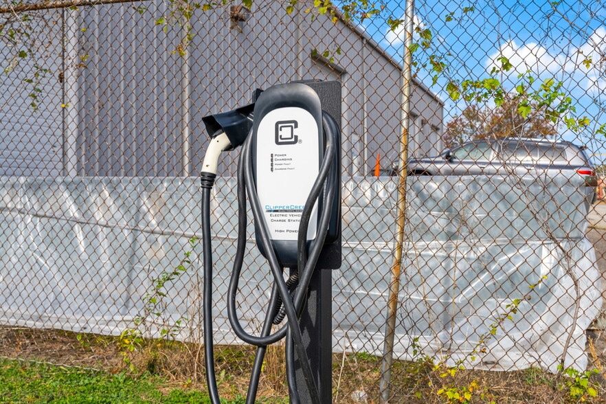 More Photos Of 3312 Gilmore Industrial Blvd, Louisville Warehouse For Lease