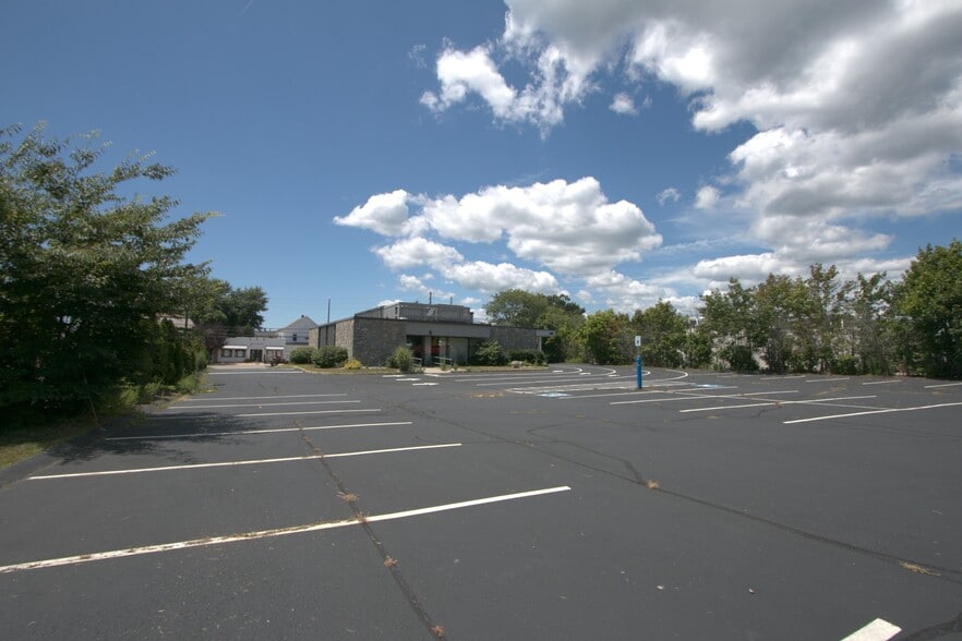 More Photos Of 43 Pennsylvania Ave, Niantic Bank For Sale