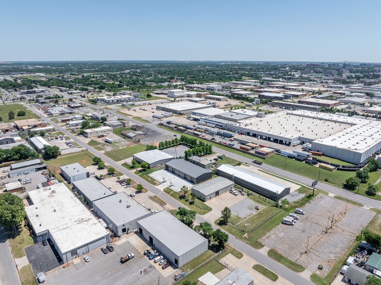 More Photos Of 116 NE 37th St, Oklahoma City Warehouse For Lease