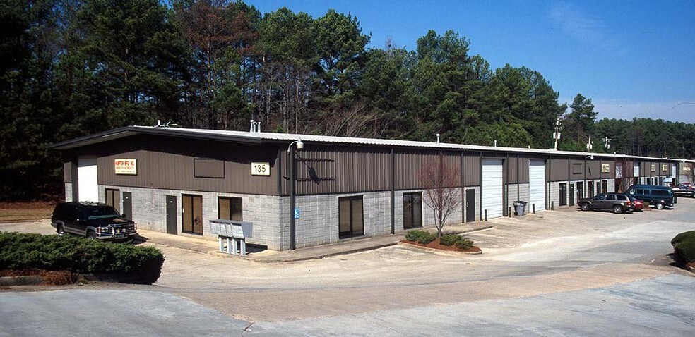 More Photos Of 135 Bethea Rd, Fayetteville Distribution For Lease