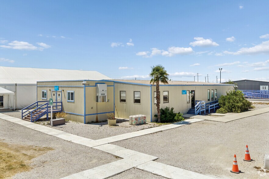 More Photos Of 434 Urenda Loop, Carrizo Springs Industrial For Sale