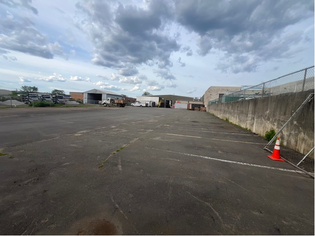 More Photos Of 152 Industrial Loop, Staten Island Auto Repair For Sale