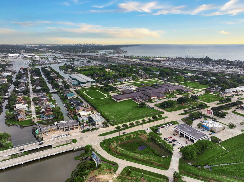 More Photos Of 616-624 Marina Bay Dr, Kemah Storefront For Sale