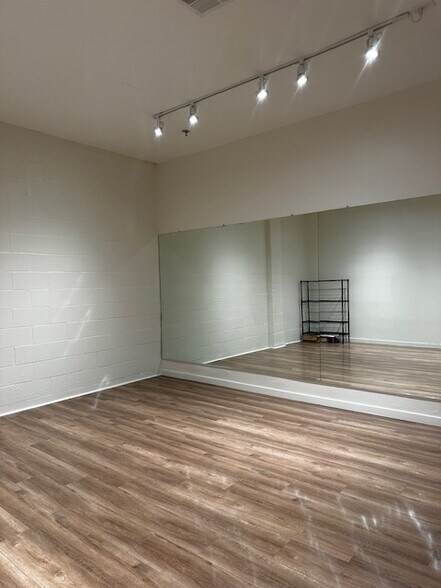 More Photos Of 671 W Broadway, Glendale Manufacturing For Lease