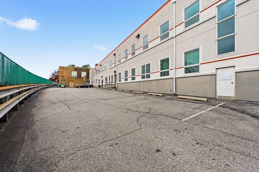 More Photos Of 910 Gilpin Ave, Wilmington Medical For Sale