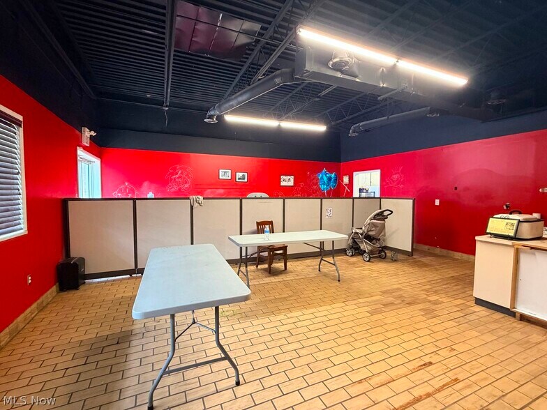 More Photos Of 6100 Memphis Ave, Cleveland Freestanding For Sale