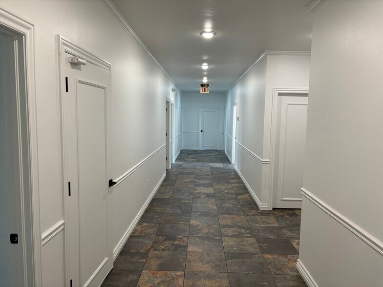 More Photos Of 817 Irish Ln, Edmond Office For Sale