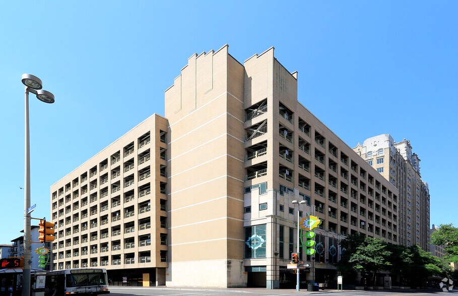 Primary Photo Of 240-260 E Houston St, San Antonio Parking Garage For Lease