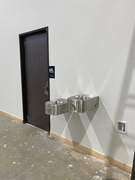 More Photos Of 8409 SW 23rd Pl, Oklahoma City Warehouse For Lease