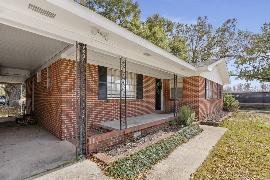 More Photos Of 9250 Untreiner Ave, Pensacola Office Residential For Sale