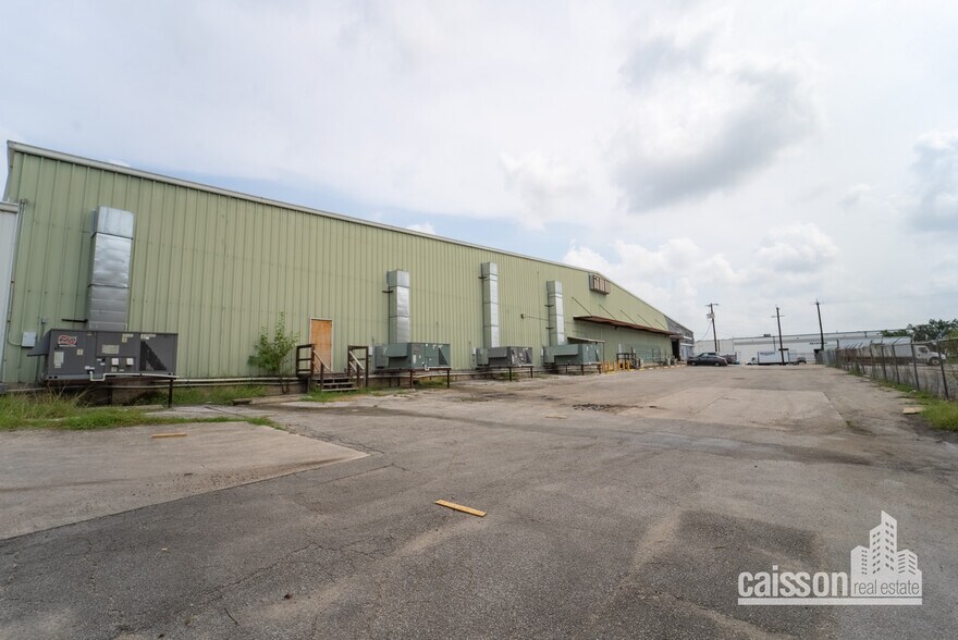 More Photos Of 2250 Chipley Cir, San Antonio Warehouse For Lease