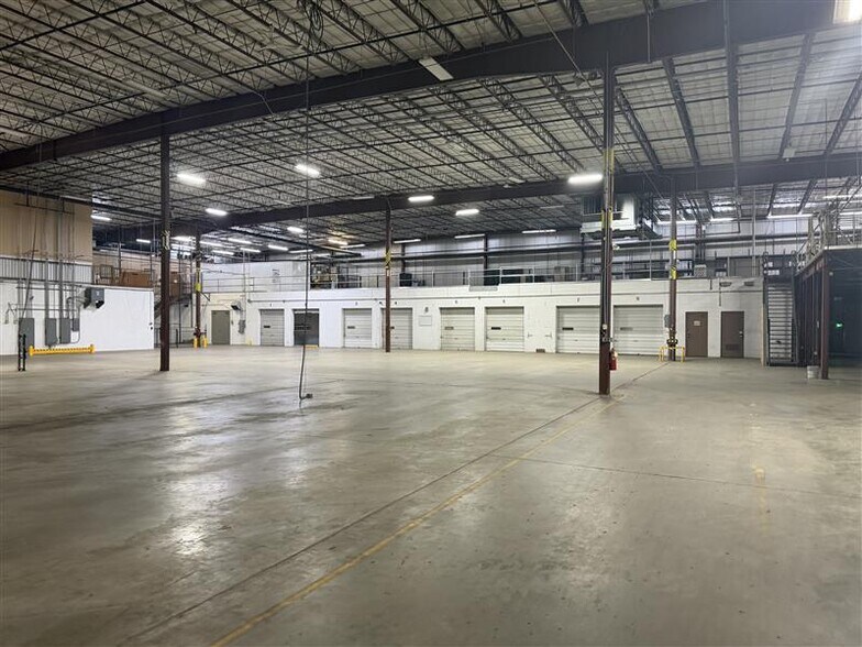 More Photos Of 4100-4202 Technology Dr, South Bend Distribution For Lease