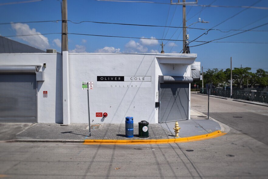 More Photos Of 301-311 NW 28th St, Miami Showroom For Lease