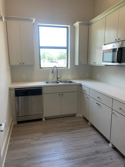 More Photos Of 13430 Leah St, Gonzales Self Storage For Lease