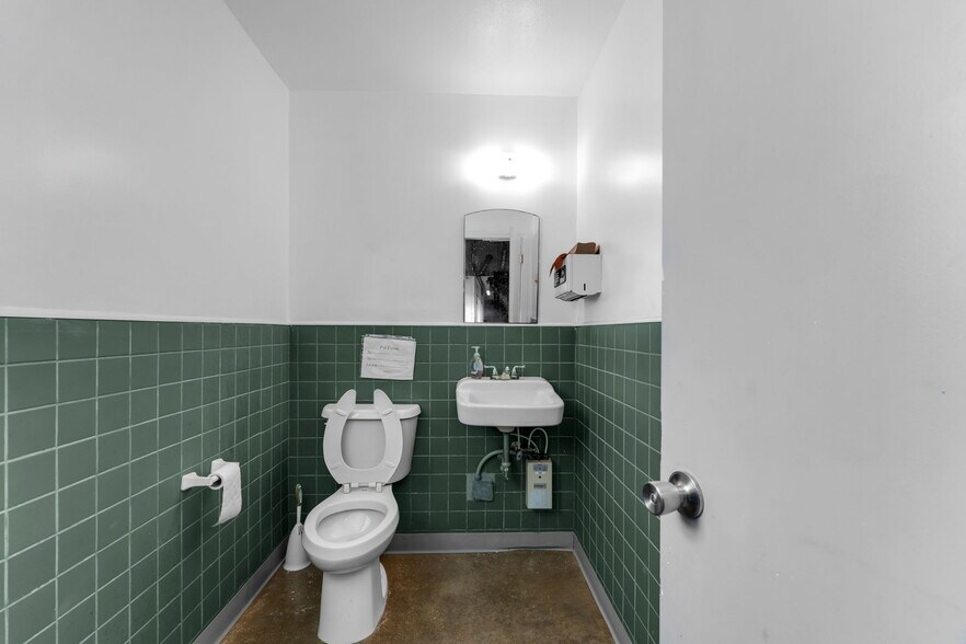 More Photos Of 7155-7159 NW 77th Ter, Miami Warehouse For Sale