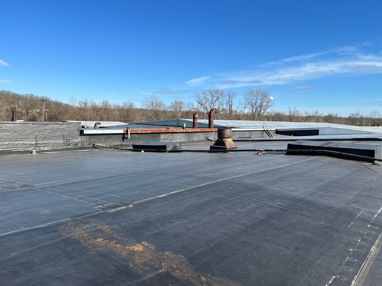 More Photos Of 3901 Camden Ave, Parkersburg Warehouse For Lease