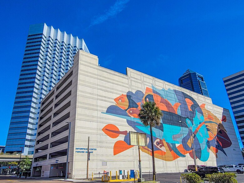 More Photos Of 301 W Bay St, Jacksonville Office For Lease