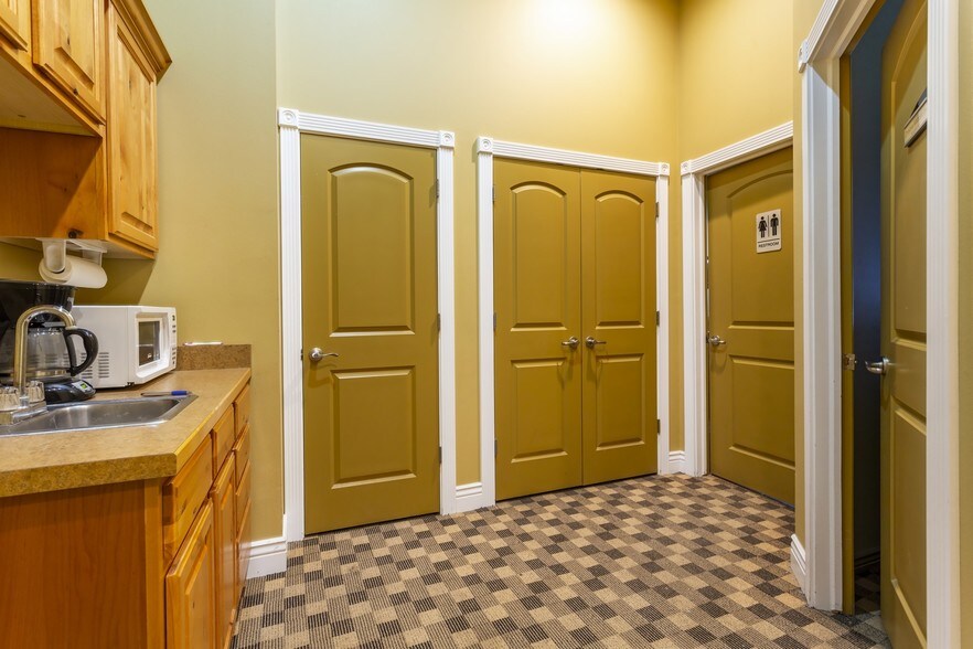 More Photos Of 9140 S State St, Sandy Office For Lease
